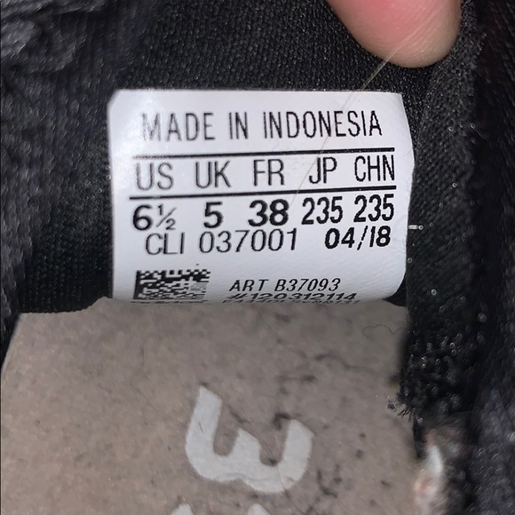 Women’s 6 1/2 adidas shoes. - Picture 3 of 3